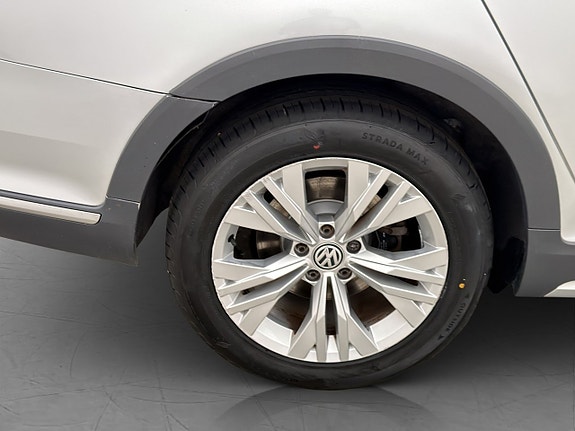 Volkswagen Passat Alltrack 29 of 30
