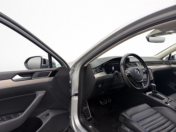 Volkswagen Passat Alltrack 11 of 30
