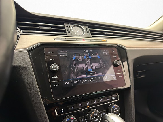 Volkswagen Passat Alltrack 18 of 30