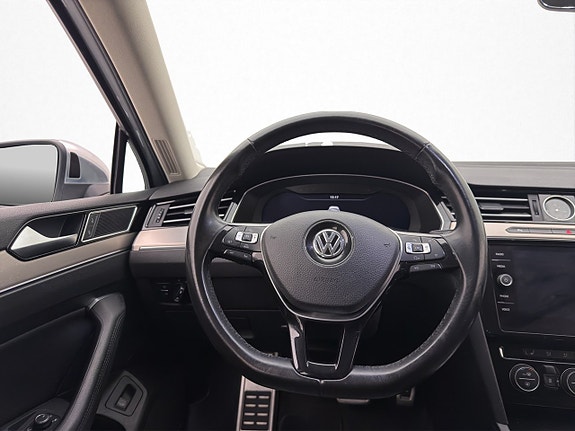 Volkswagen Passat Alltrack 13 of 30