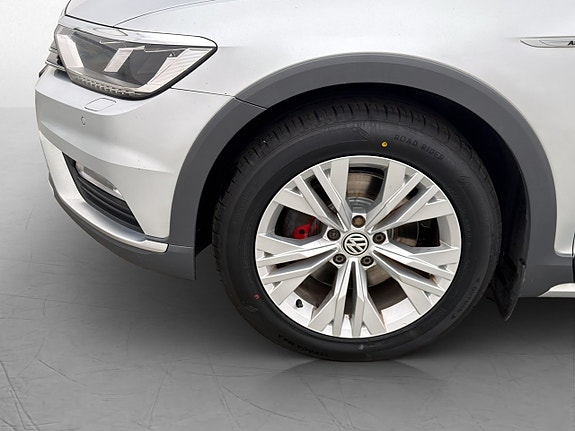 Volkswagen Passat Alltrack 27 of 30