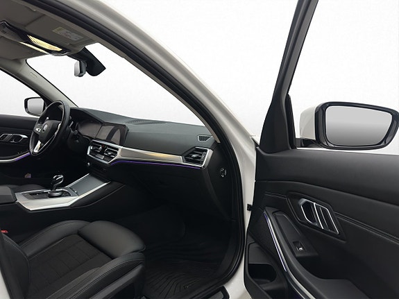 BMW 330e 25 of 30