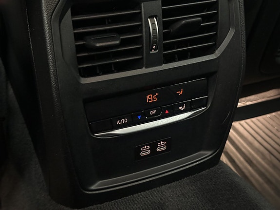 BMW 330e 28 of 30
