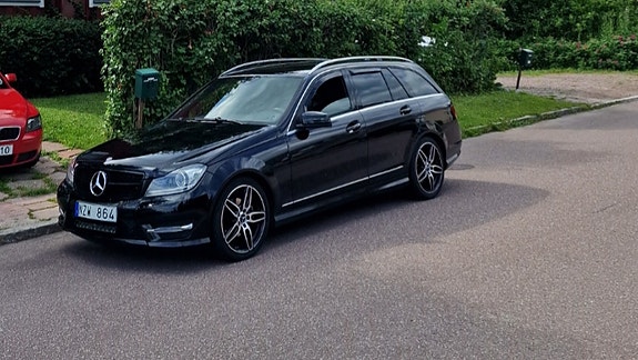 Mercedes-Benz C220 2 of 5