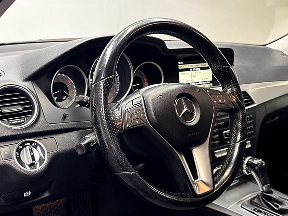 Mercedes-Benz C220 9 of 16