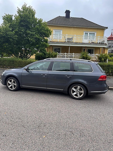 Volkswagen Passat 2 of 6