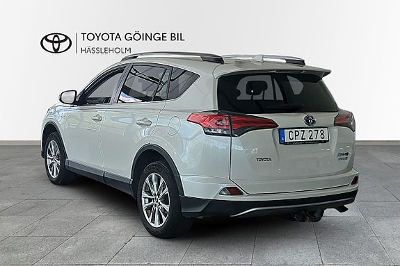 Toyota RAV4 2 of 16