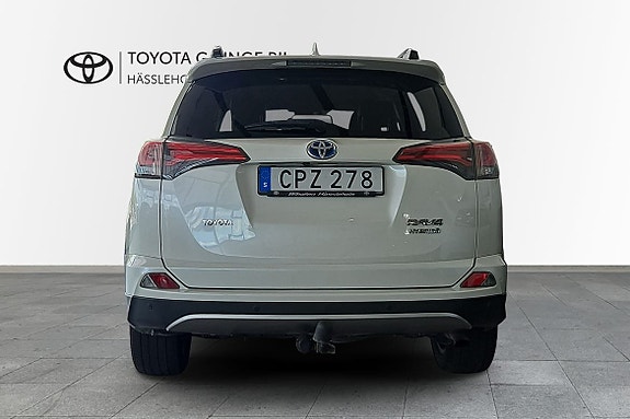 Toyota RAV4 4 of 16