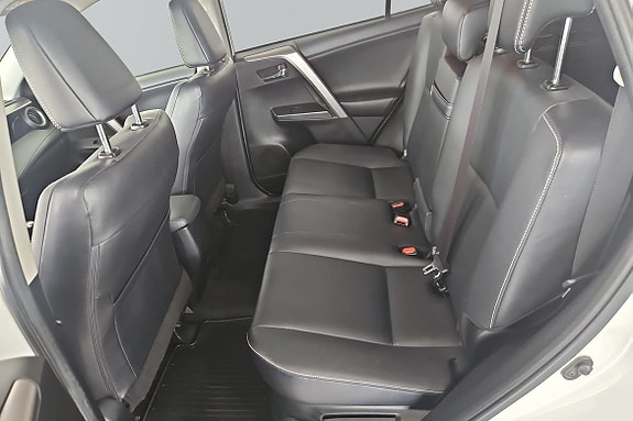Toyota RAV4 7 of 16
