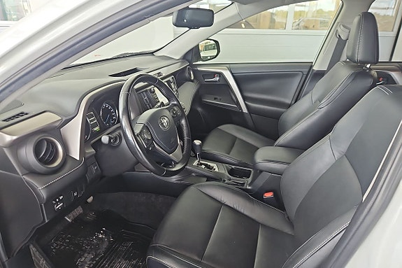 Toyota RAV4 13 of 16