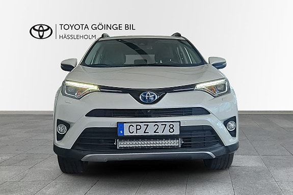Toyota RAV4 5 of 16
