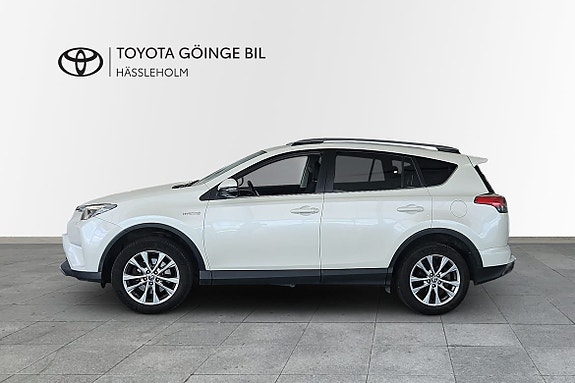 Toyota RAV4 3 of 16