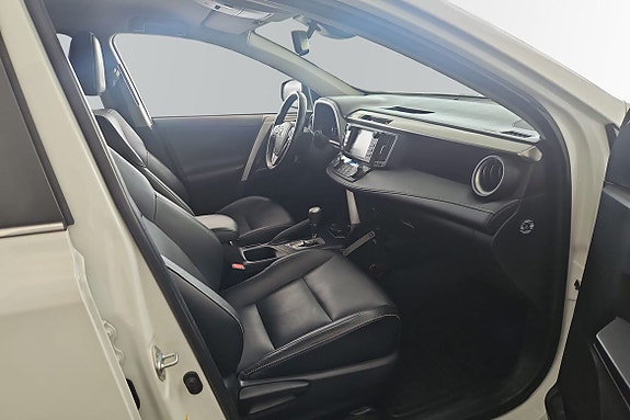 Toyota RAV4 6 of 16