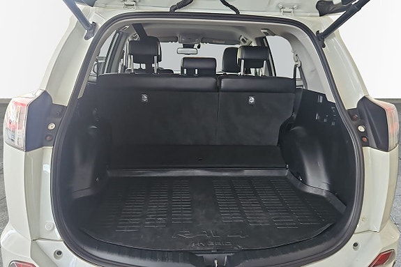 Toyota RAV4 10 of 16
