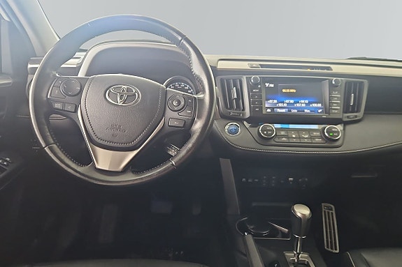 Toyota RAV4 8 of 16