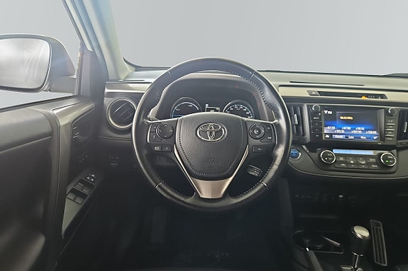 Toyota RAV4 9 of 16