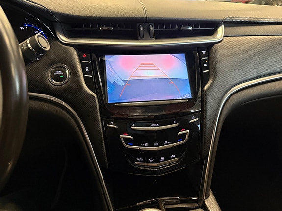 Cadillac XTS 18 of 22