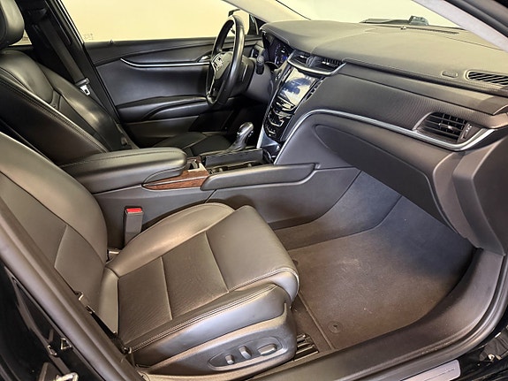 Cadillac XTS 7 of 22