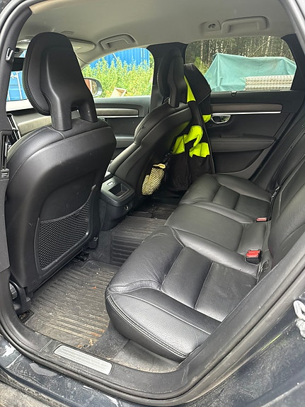 Volvo V90 Cross Country 3 of 5
