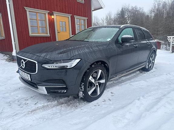 Volvo V90 Cross Country 2 of 2