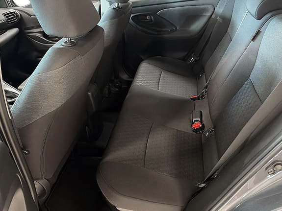 Toyota Yaris 8 of 11