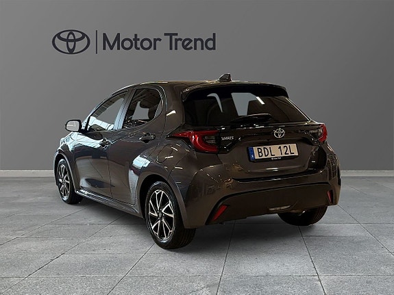 Toyota Yaris 2 of 11