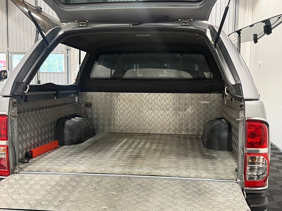 Toyota HiLux 16 of 30