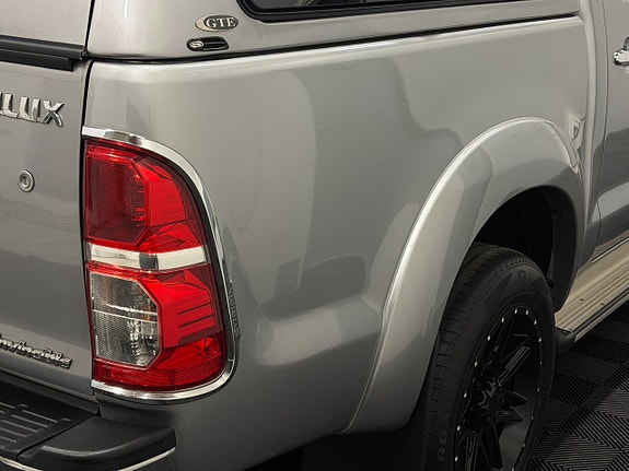 Toyota HiLux 14 of 30