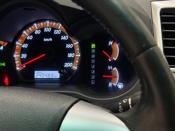 Toyota HiLux 26 of 30