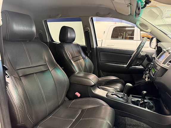 Toyota HiLux 21 of 30