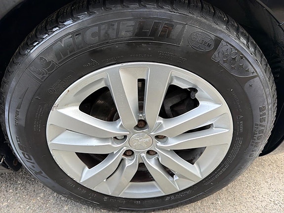 Peugeot 308 SW 19 of 21