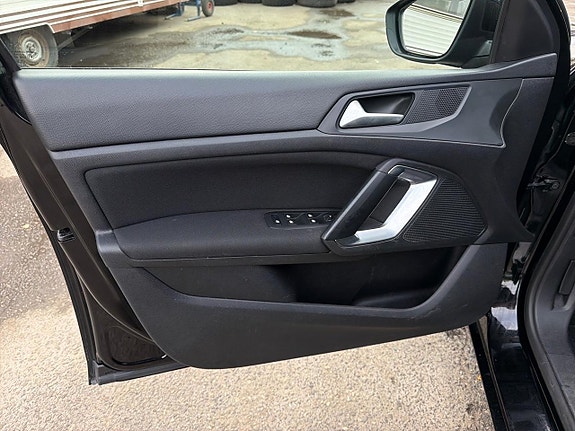 Peugeot 308 SW 20 of 21