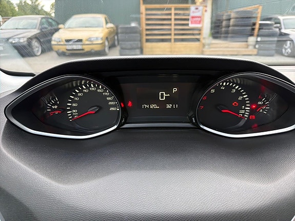 Peugeot 308 SW 13 of 21