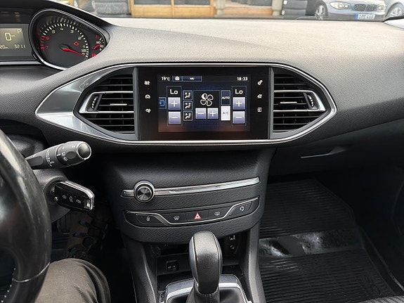 Peugeot 308 SW 14 of 21
