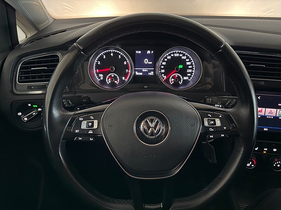 Volkswagen Golf VII 21 of 24