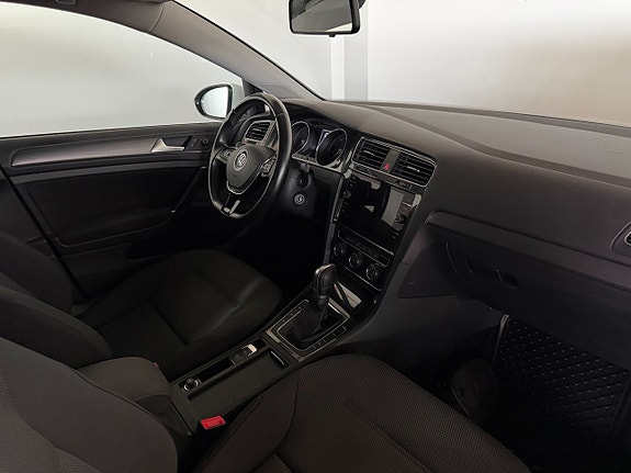 Volkswagen Golf VII 14 of 24
