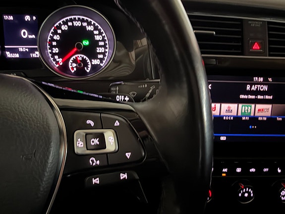 Volkswagen Golf VII 23 of 24