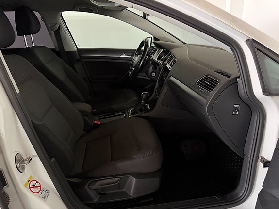 Volkswagen Golf VII 13 of 24