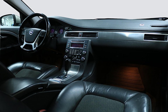 Volvo V70 8 of 20