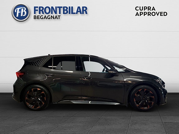 Cupra Born 7 of 27