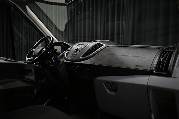 Ford Transit 24 of 26