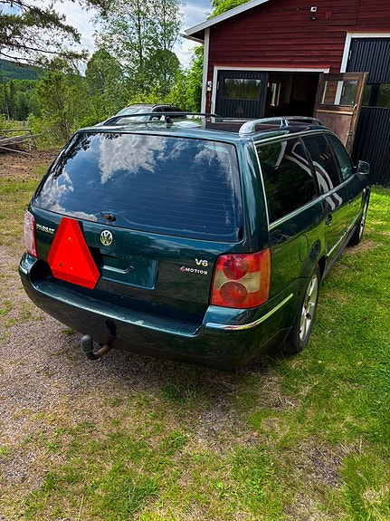 Volkswagen Passat 2 of 7