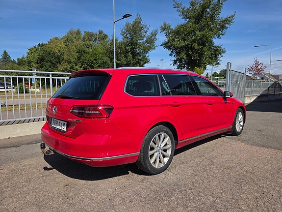 Volkswagen Passat 2 of 15