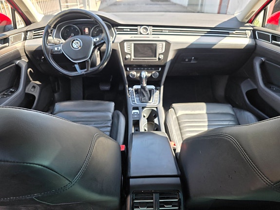 Volkswagen Passat 9 of 15