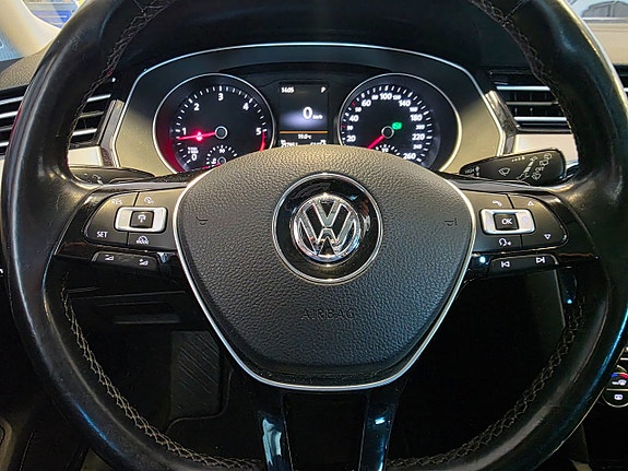 Volkswagen Passat 10 of 15