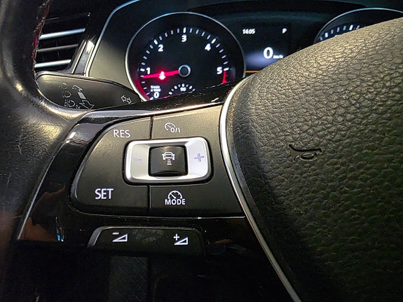 Volkswagen Passat 11 of 15