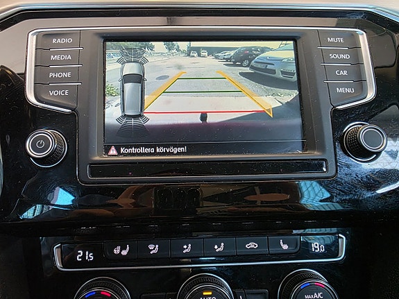 Volkswagen Passat 14 of 15