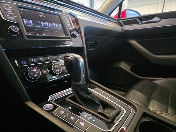 Volkswagen Passat 13 of 15