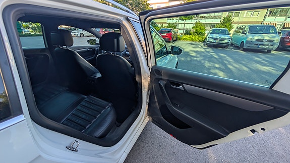 Volkswagen Passat 10 of 17