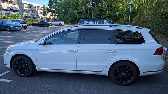 Volkswagen Passat 2 of 17